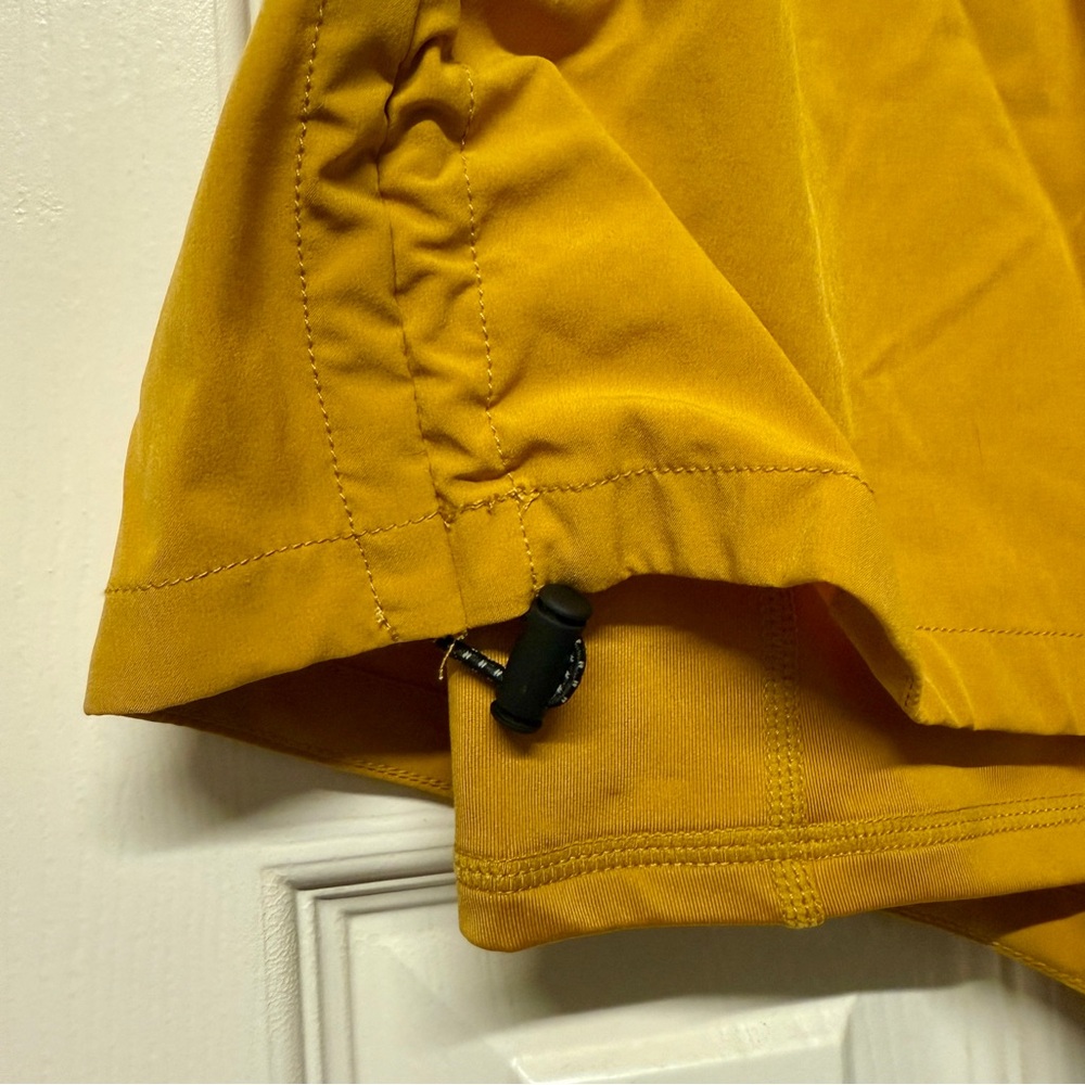 Varley| NWT Women's Size Small Yellow Chai Tea Running Shorts - Picture 6 of 12